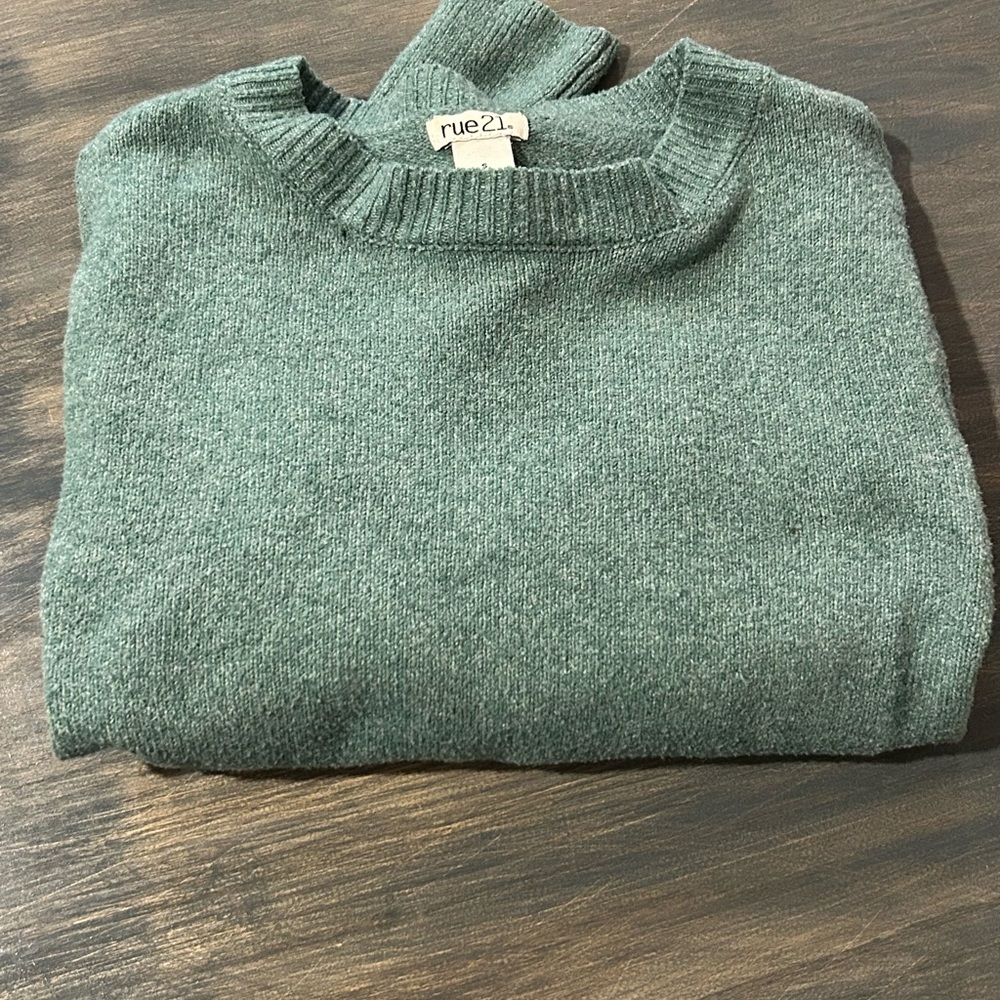 Rue21 Green Sweater. Size Small.